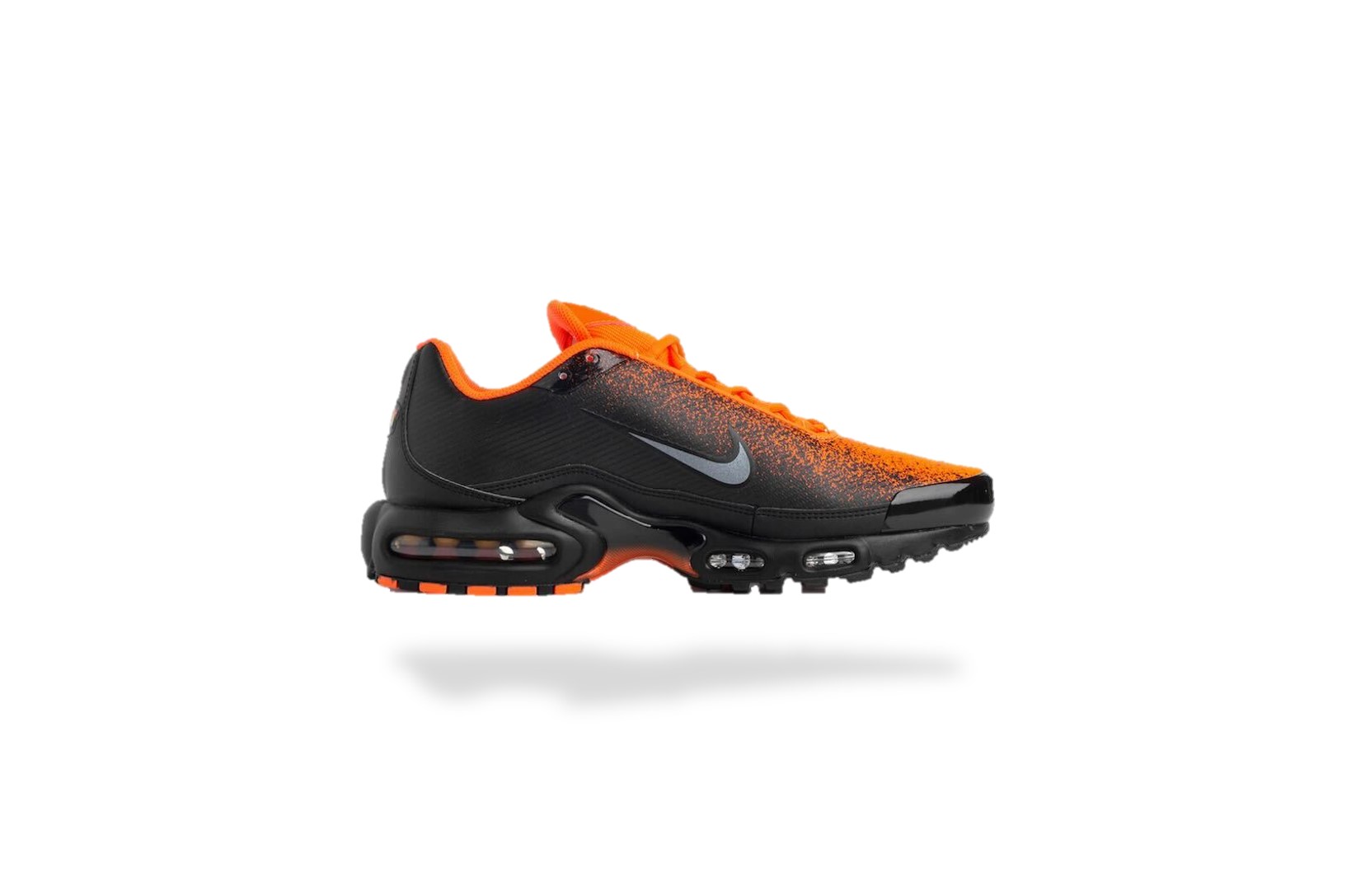 AIR MAX PLUS TN SE HYPER CRIMSON  SPRAY PAINT