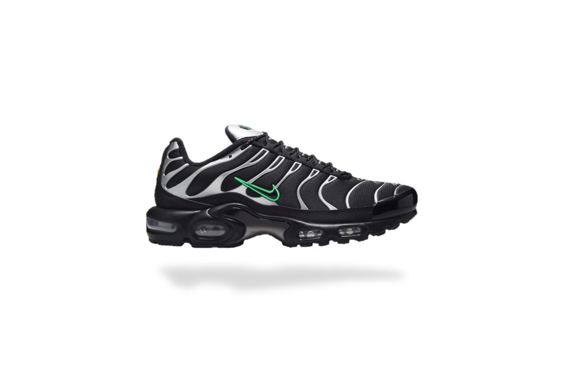 NIKE AIR MAX PLUS TN BLACK SILVER GREEN STRIKE