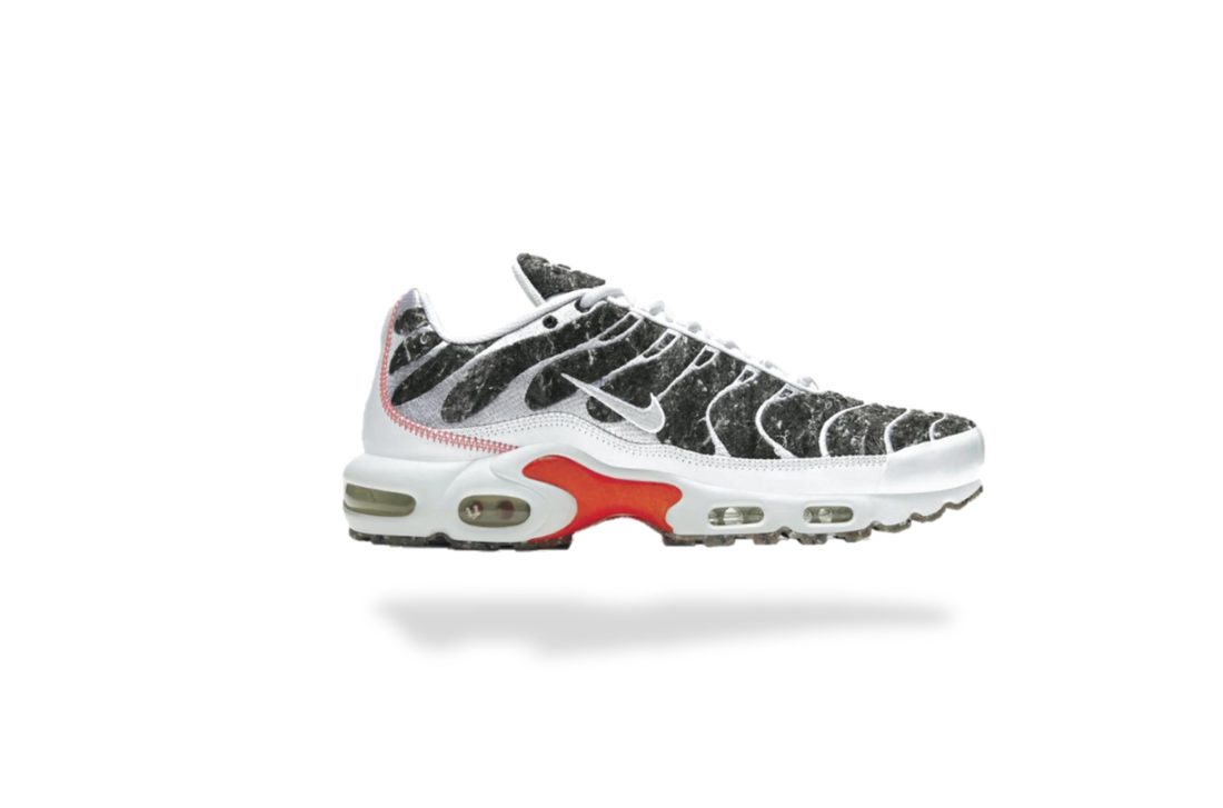 NIKE AIR MAX PLUS TN ESSENTIAL CRATER BLACK WHITE