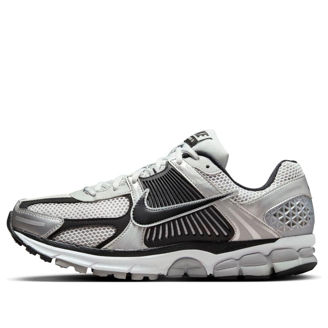 NIKE ZOOM VOMERO 5 METALLIC SILVER BLACK